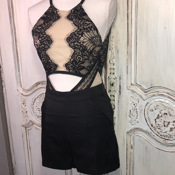 San Joy NWT Black and Cream Lace and Sheer With Cut Out Romper Size Small - Picture 3 of 13